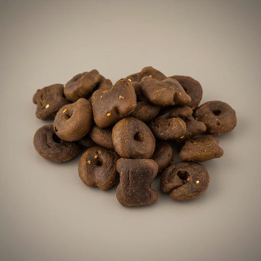 Lupiora NATURAL GREATNESS Hundeleckerlis mit Truthahn, Ingwer und Kurkuma, getreidefrei und im Ofen gebacken.