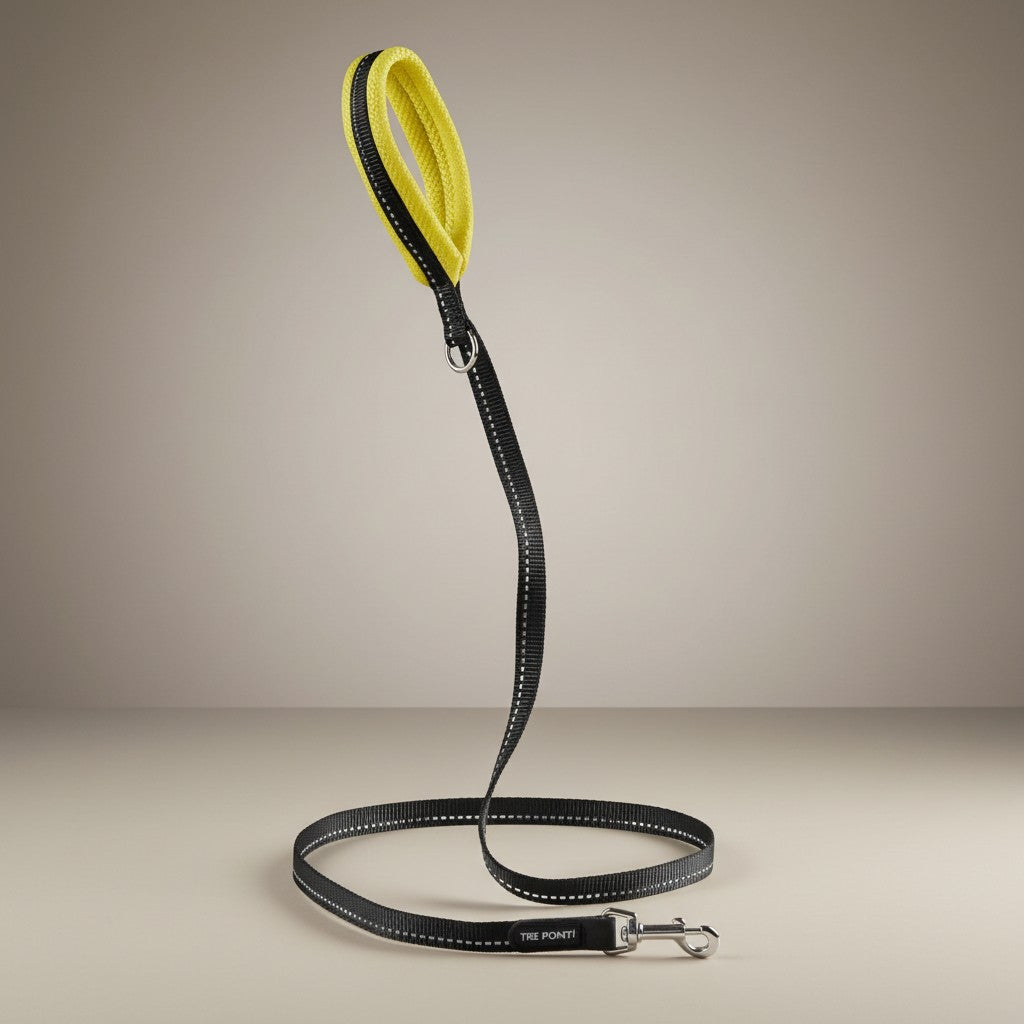 Lupiora Tre Ponti Mesh Hundeleine in Schwarz mit neongelbem Netzgriff und reflektierendem Band für kleine Hunde